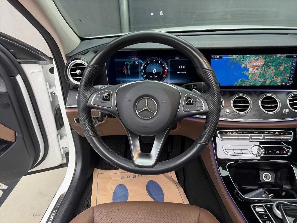 벤츠 E 클래스 E-클래스 W213 E300 4MATIC 아방가르드 이미지 9