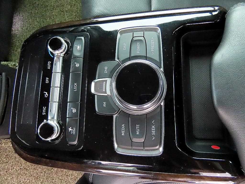 제네시스 EQ900 3.8 GDI AWD 프리미엄 럭셔리 이미지 17