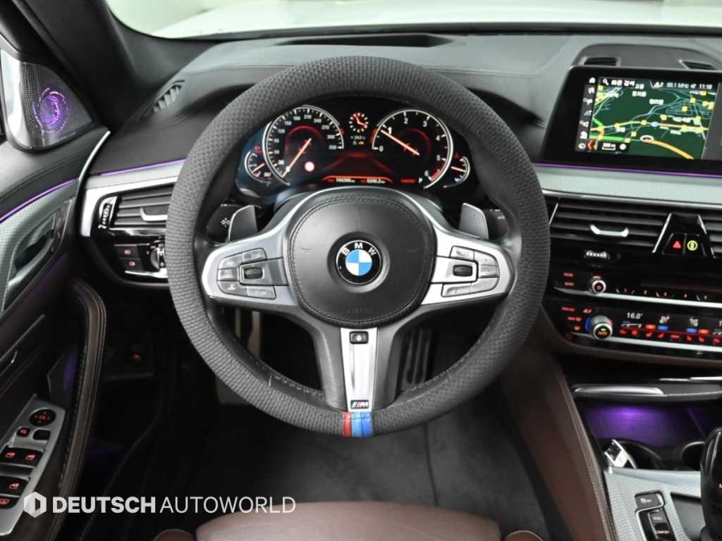 BMW 5시리즈 5시리즈 (G30) 520d M 스포츠 플러스 이미지 13