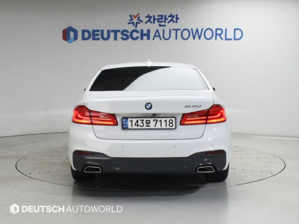 BMW 5시리즈 5시리즈 (G30) 520d M 스포츠 플러스 이미지 4