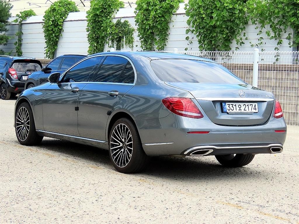 벤츠 E 클래스 E-클래스 W213 E300 익스클루시브 이미지 3