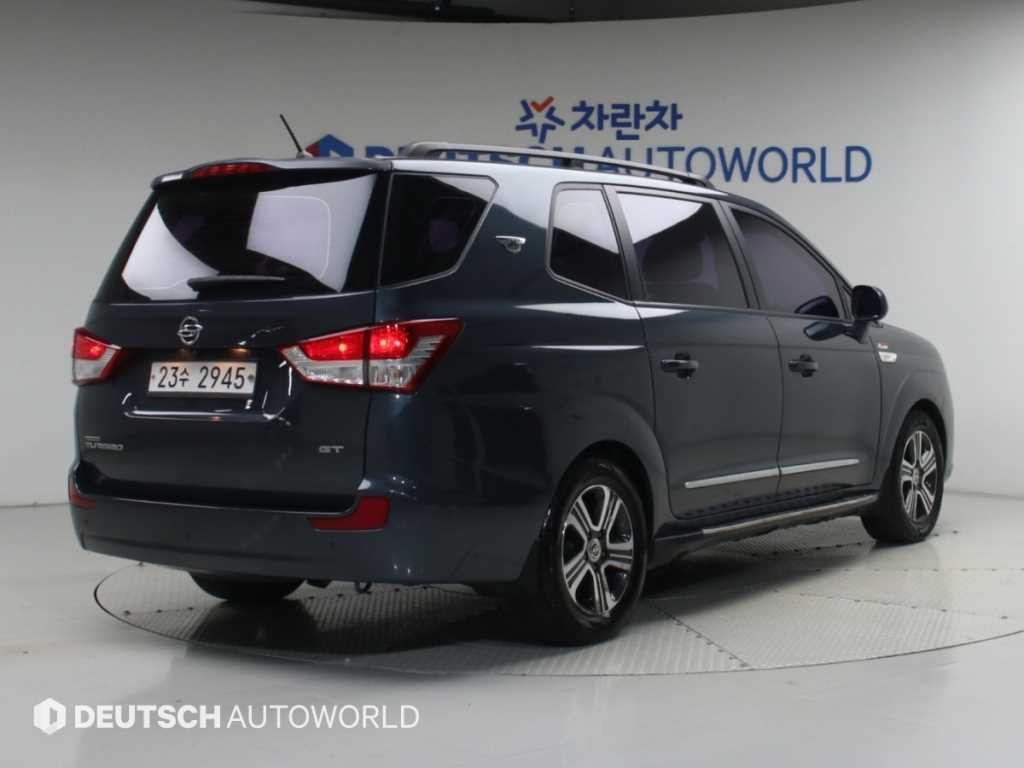 KG모빌리티(쌍용) 코란도 코란도투리스모 4WD GT 9인승 이미지 2