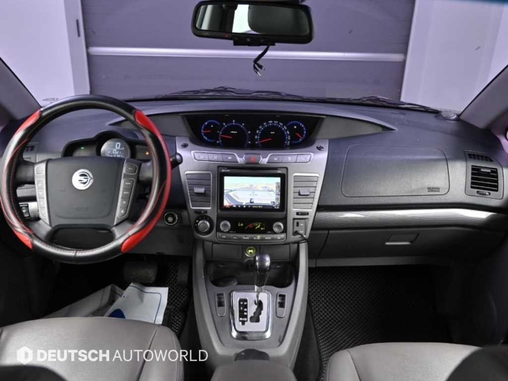 KG모빌리티(쌍용) 코란도 코란도투리스모 4WD GT 9인승 이미지 7