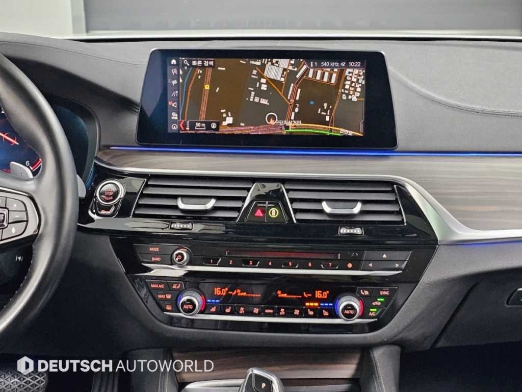 BMW 5시리즈 5시리즈 (G30) 520d 럭셔리 플러스 이미지 14