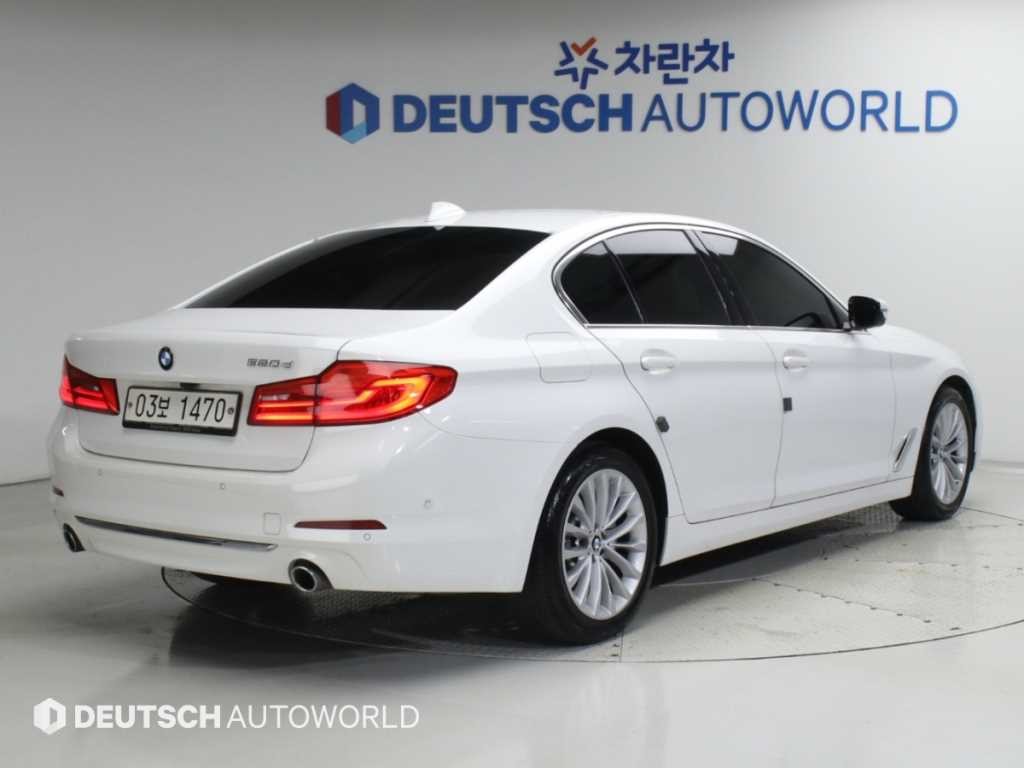 BMW 5시리즈 5시리즈 (G30) 520d 럭셔리 플러스 이미지 2