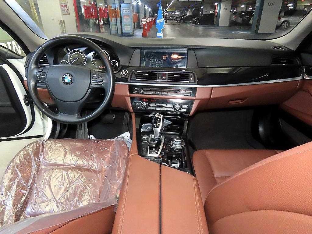 BMW 5시리즈 5시리즈 (F10) 525d xDrive 투어링 이미지 10
