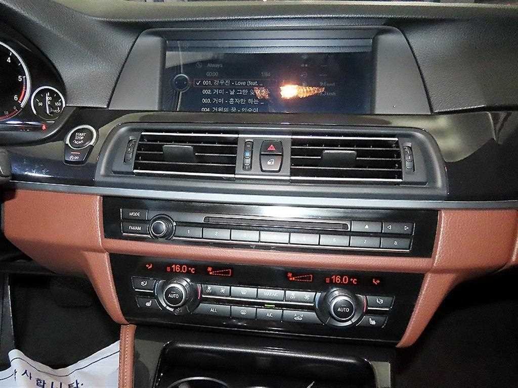 BMW 5시리즈 5시리즈 (F10) 525d xDrive 투어링 이미지 11