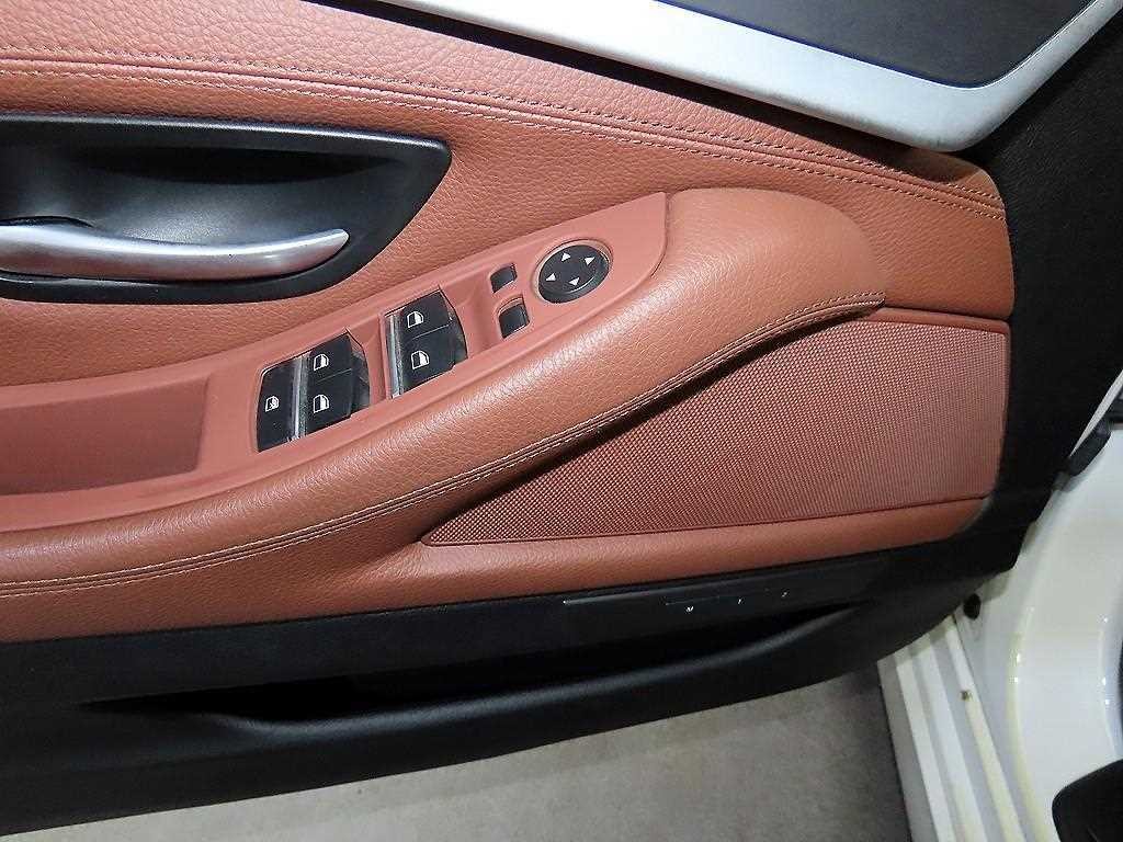 BMW 5시리즈 5시리즈 (F10) 525d xDrive 투어링 이미지 13