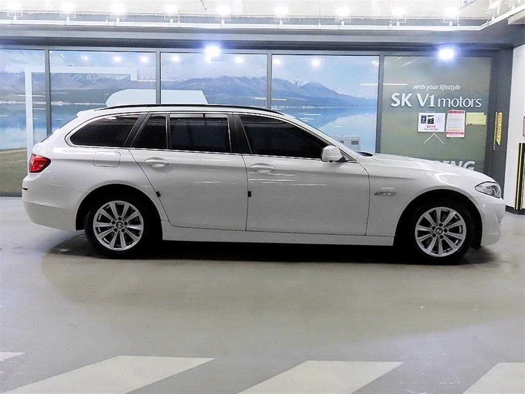 BMW 5시리즈 5시리즈 (F10) 525d xDrive 투어링 이미지 3