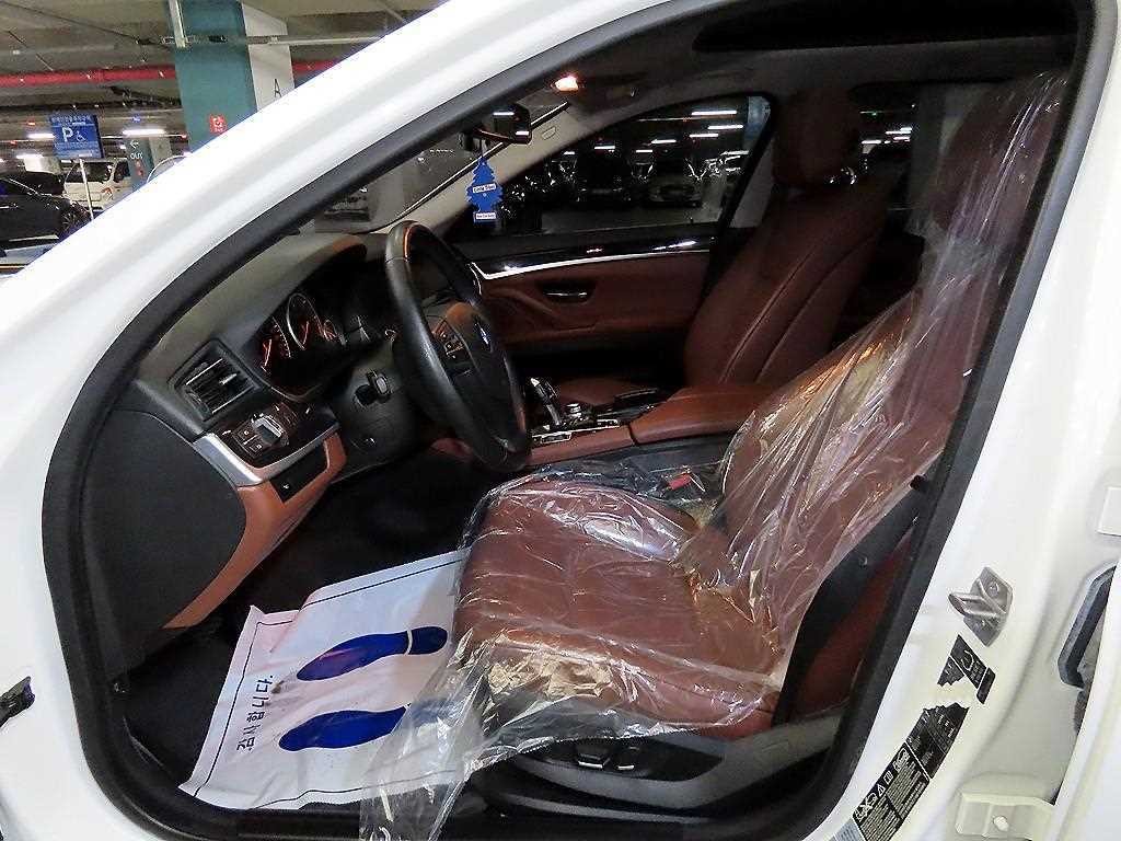 BMW 5시리즈 5시리즈 (F10) 525d xDrive 투어링 이미지 6