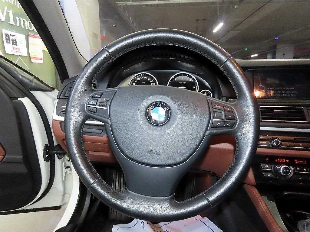 BMW 5시리즈 5시리즈 (F10) 525d xDrive 투어링 이미지 8