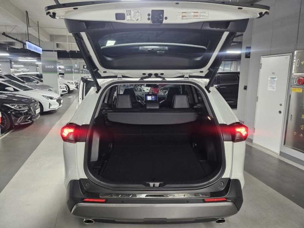 토요타 라브4 RAV4(5세대) 2.5 4WD 하이브리드 이미지 18