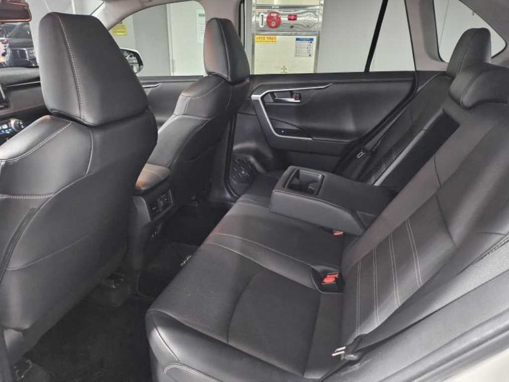 토요타 라브4 RAV4(5세대) 2.5 4WD 하이브리드 이미지 6