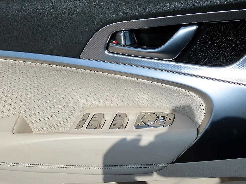 제네시스 G70 더 뉴 G70 가솔린 2.0T 2WD 이미지 12