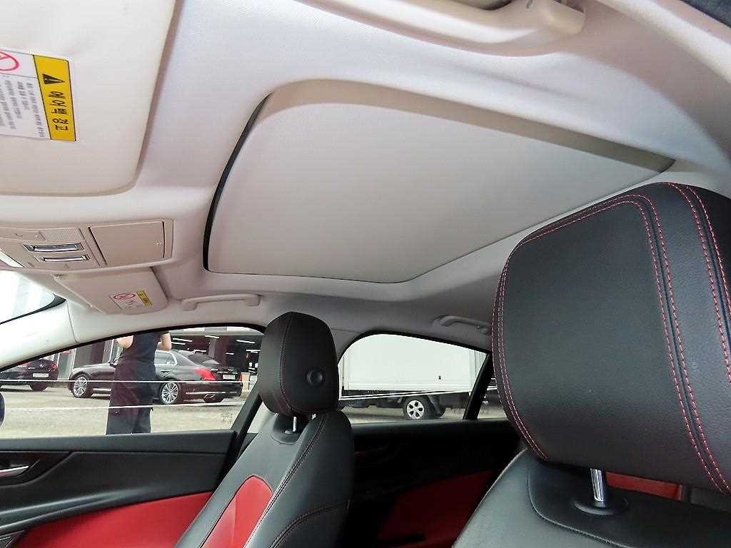 재규어 XE 2.0D R스포츠 이미지 18