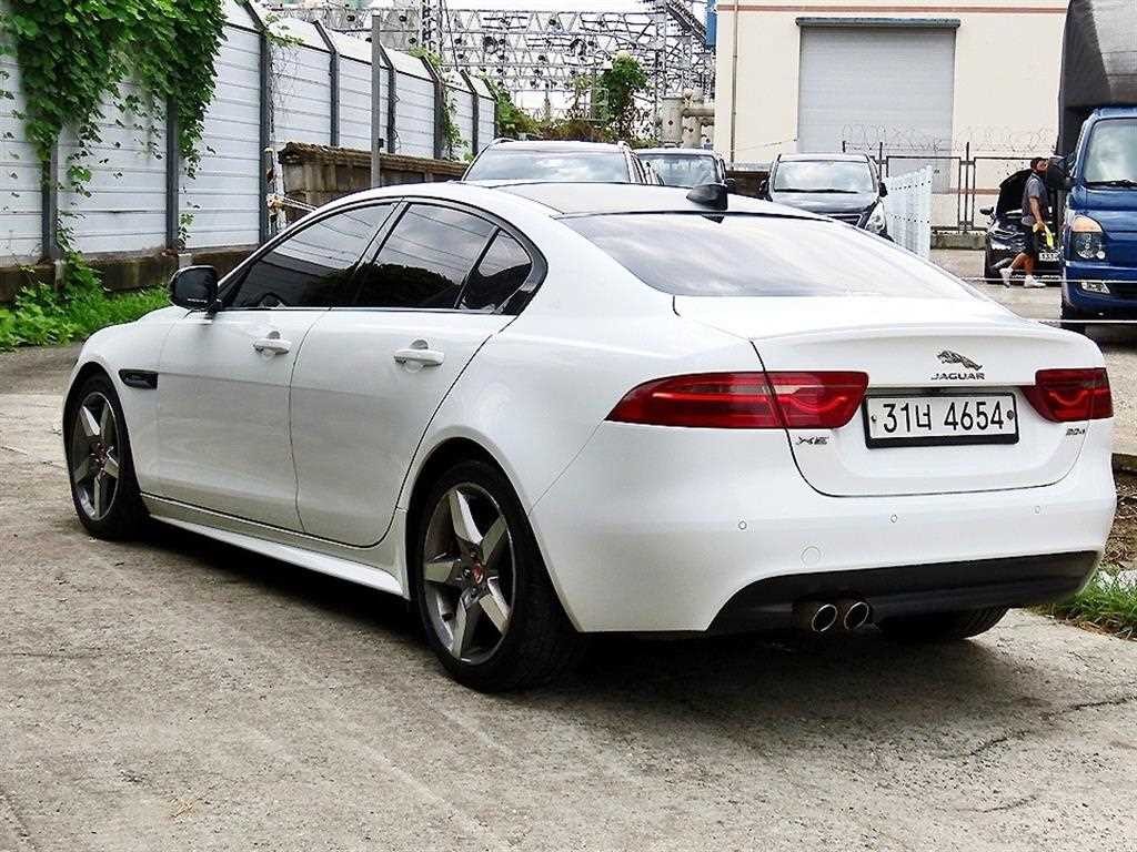 재규어 XE 2.0D R스포츠 이미지 3