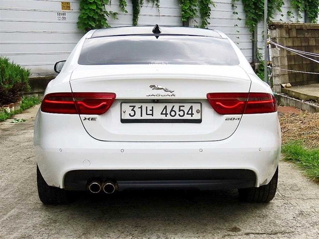 재규어 XE 2.0D R스포츠 이미지 4