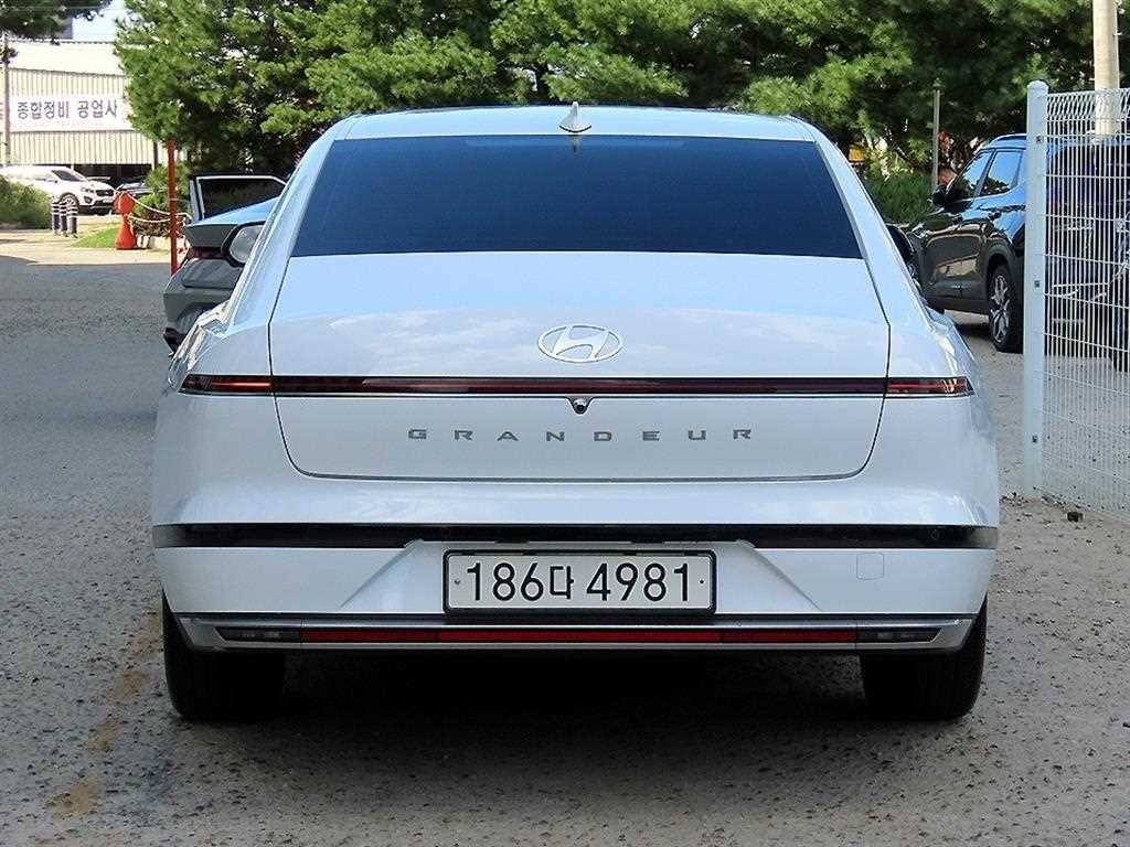 현대 그랜저 그랜저 (GN7) 가솔린 2.5 2WD 익스클루시브 이미지 4