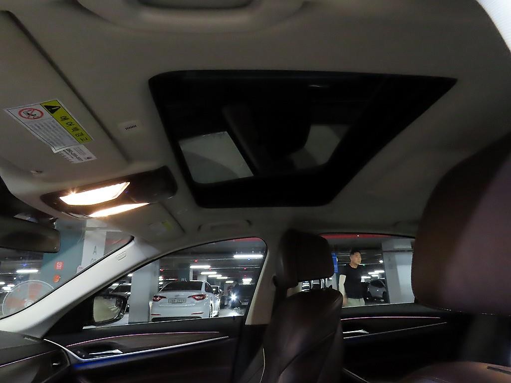 BMW 5시리즈 5시리즈 (G30) 530i xDrive 럭셔리 플러스 이미지 17