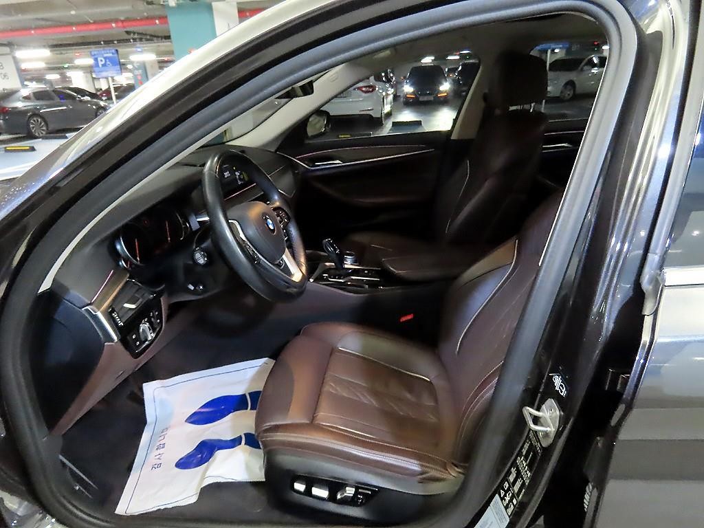 BMW 5시리즈 5시리즈 (G30) 530i xDrive 럭셔리 플러스 이미지 6