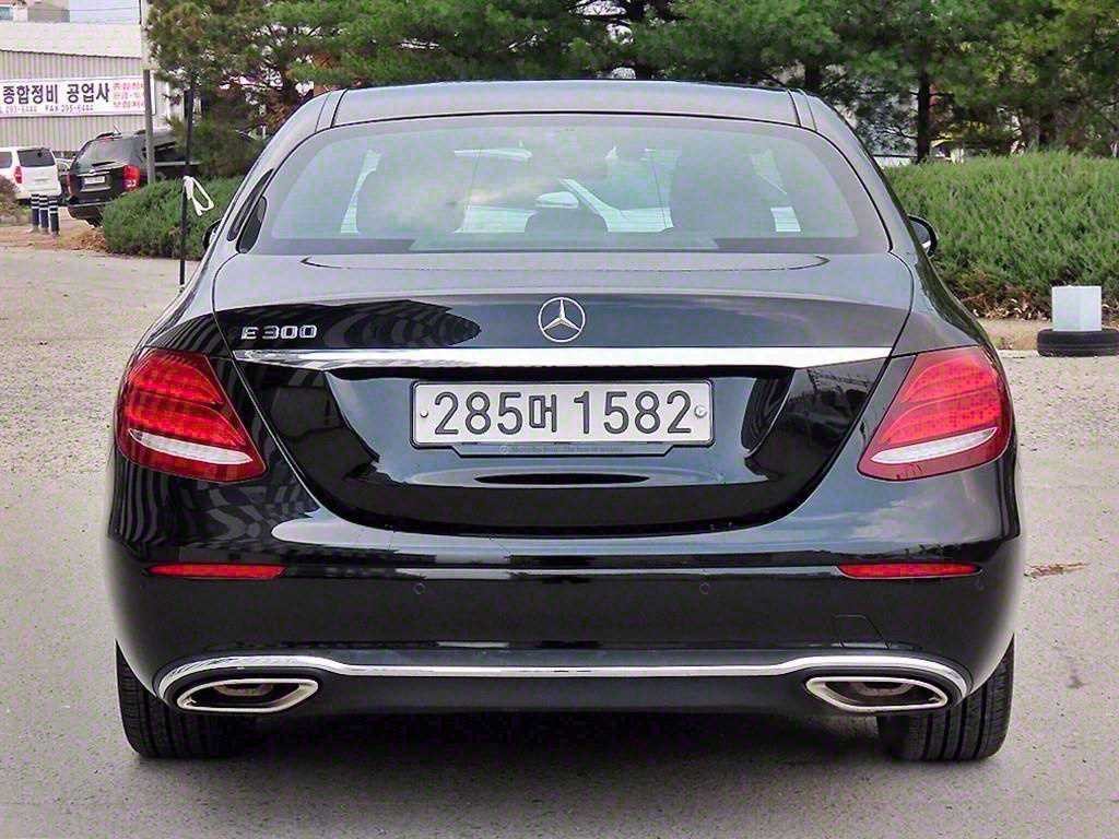 벤츠 E 클래스 E-클래스 W213 E300 아방가르드 이미지 4