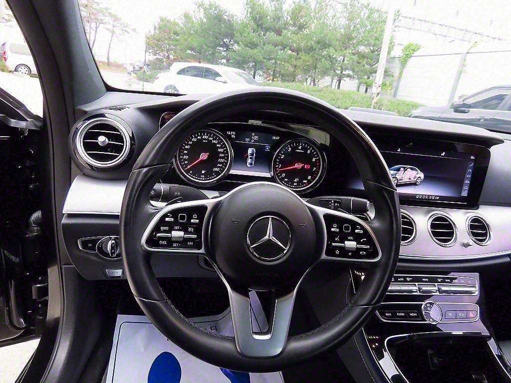 벤츠 E 클래스 E-클래스 W213 E300 아방가르드 이미지 8