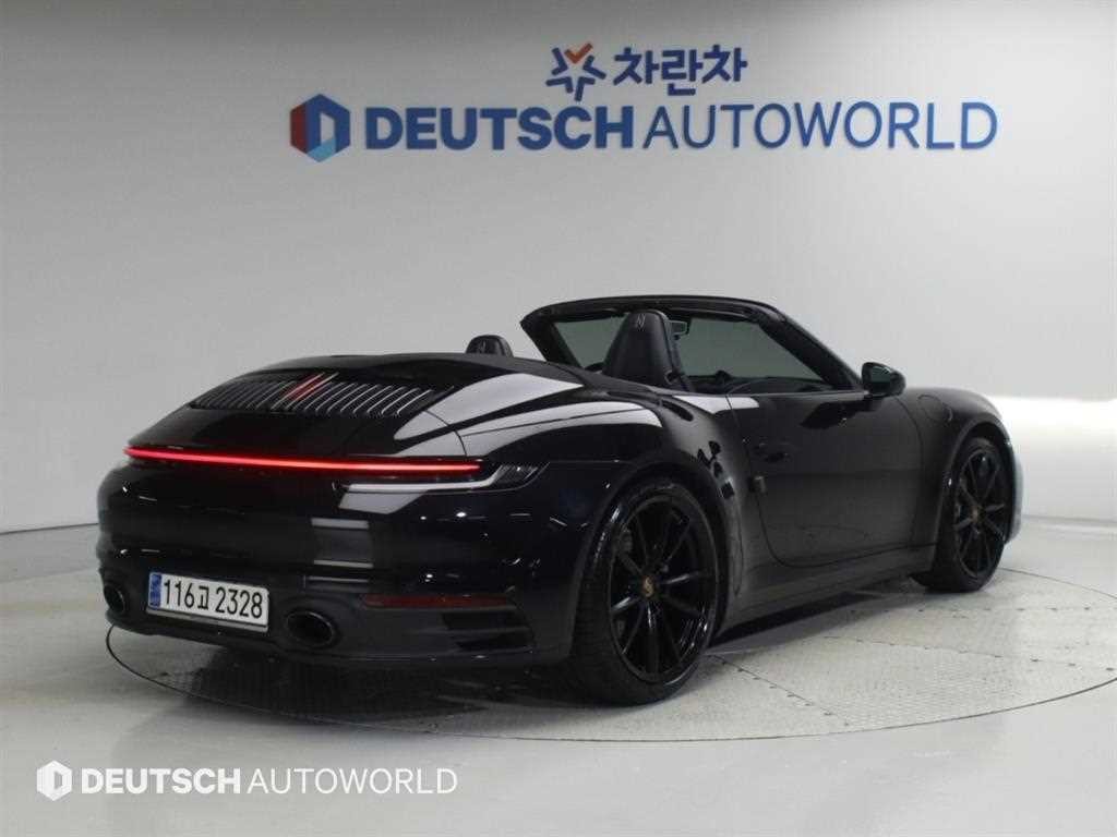 포르쉐 911 911(992) 카레라 4 카브리올레 이미지 2
