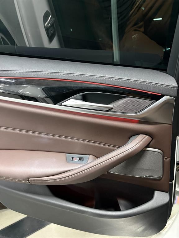 BMW 5시리즈 5시리즈 (G30) 530e M 스포츠 이미지 17
