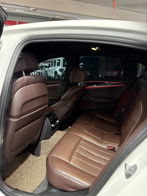 BMW 5시리즈 5시리즈 (G30) 530e M 스포츠 이미지 20