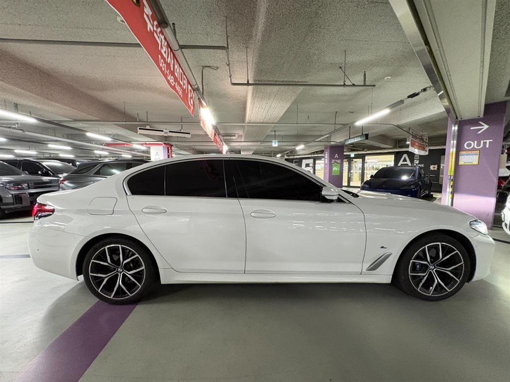BMW 5시리즈 5시리즈 (G30) 530e M 스포츠 이미지 4