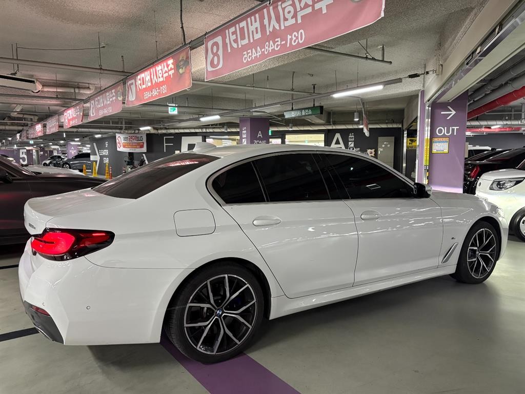 BMW 5시리즈 5시리즈 (G30) 530e M 스포츠 이미지 5