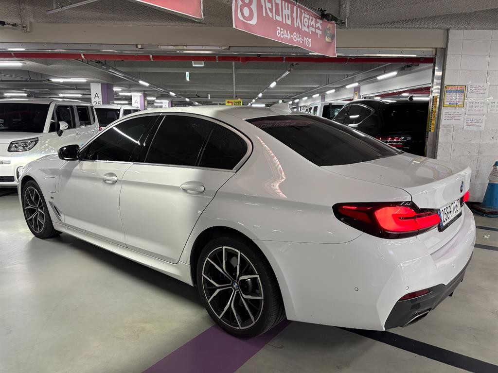 BMW 5시리즈 5시리즈 (G30) 530e M 스포츠 이미지 7