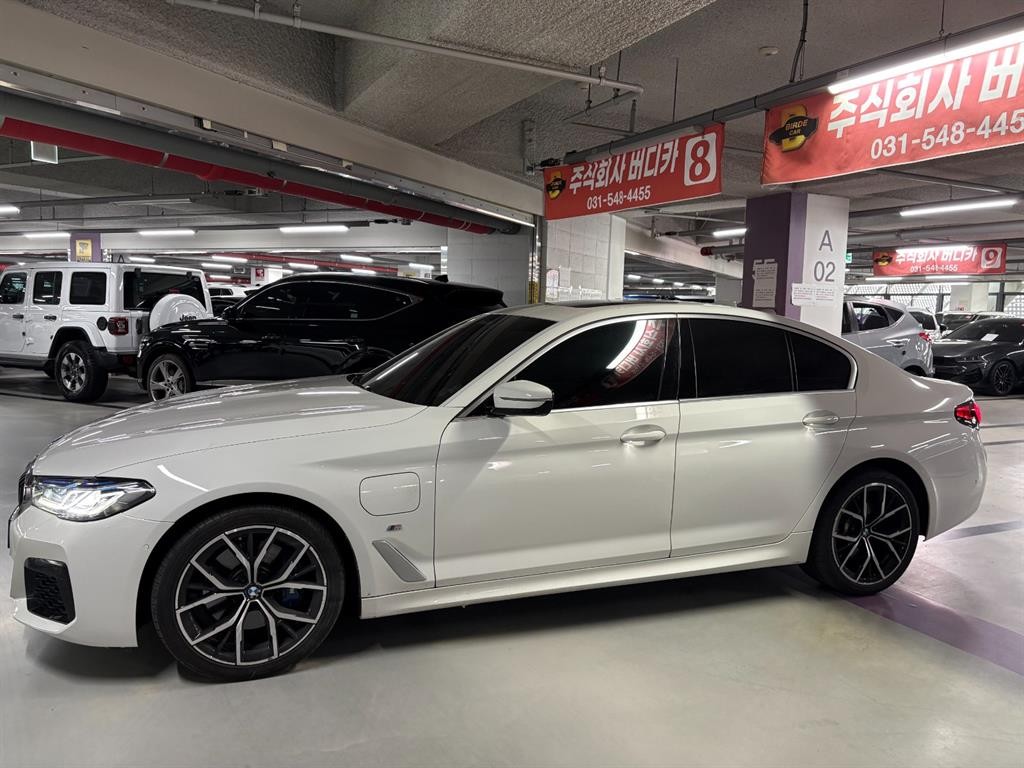 BMW 5시리즈 5시리즈 (G30) 530e M 스포츠 이미지 9