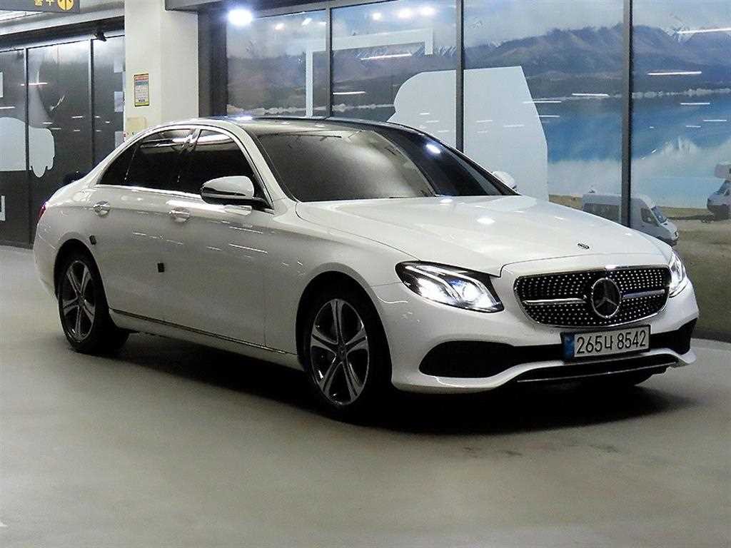 벤츠 E 클래스 E-클래스 W213 E300 아방가르드 이미지 1