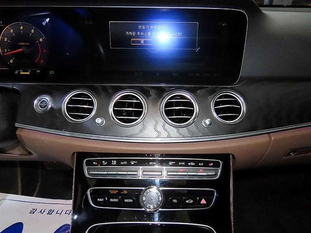 벤츠 E 클래스 E-클래스 W213 E300 아방가르드 이미지 11