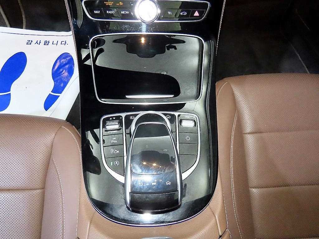 벤츠 E 클래스 E-클래스 W213 E300 아방가르드 이미지 12