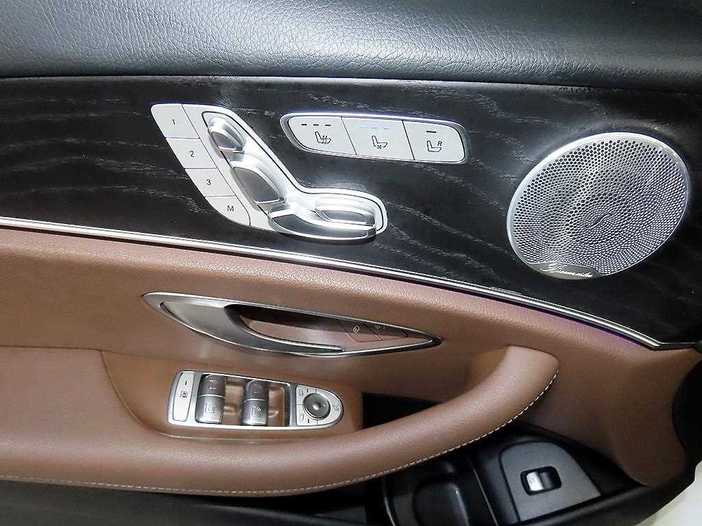 벤츠 E 클래스 E-클래스 W213 E300 아방가르드 이미지 14