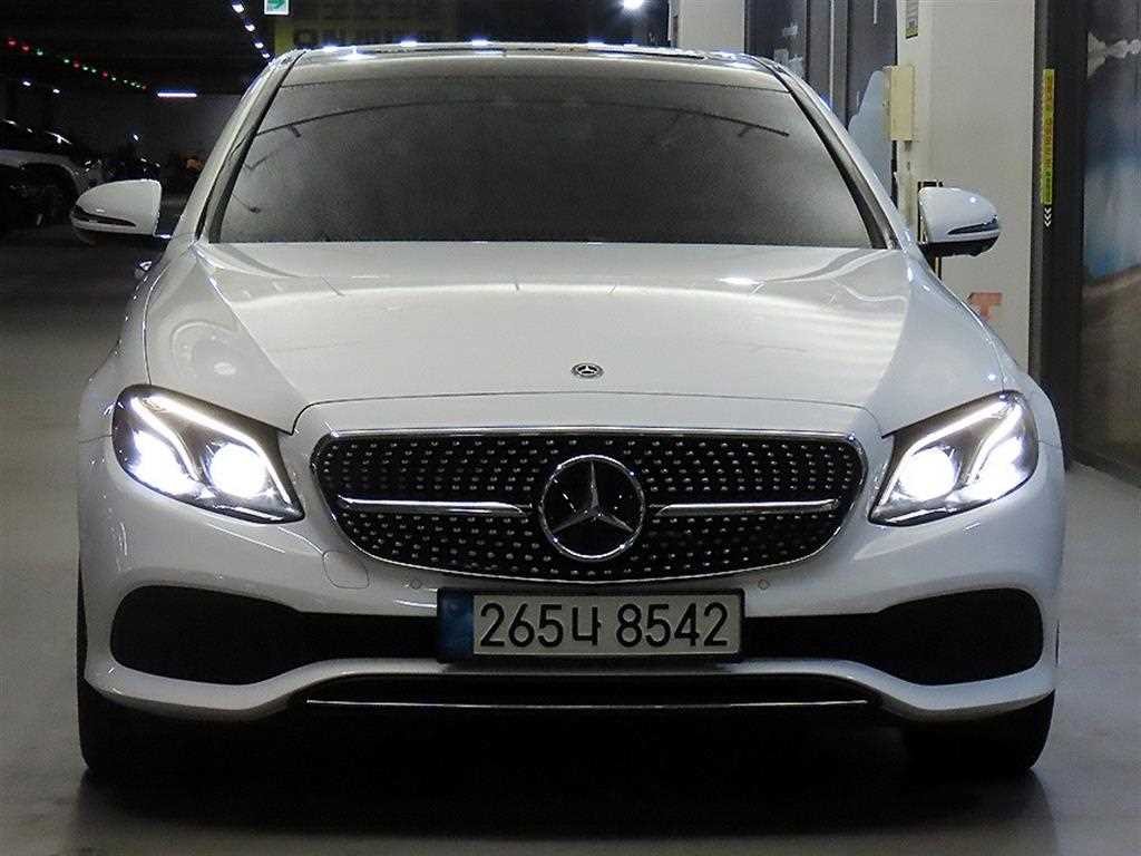 벤츠 E 클래스 E-클래스 W213 E300 아방가르드 이미지 2