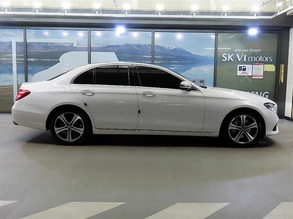 벤츠 E 클래스 E-클래스 W213 E300 아방가르드 이미지 3