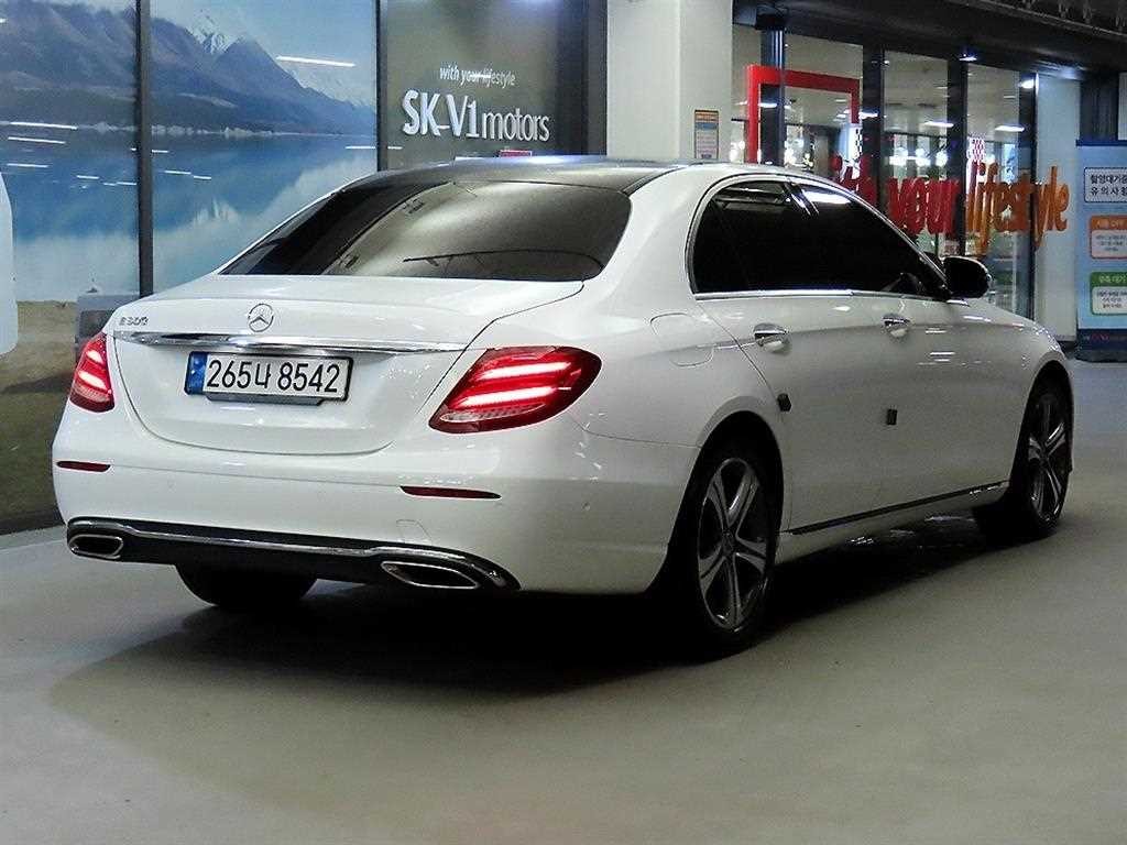 벤츠 E 클래스 E-클래스 W213 E300 아방가르드 이미지 4