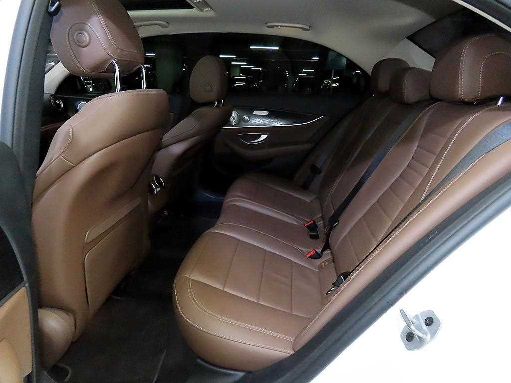 벤츠 E 클래스 E-클래스 W213 E300 아방가르드 이미지 7