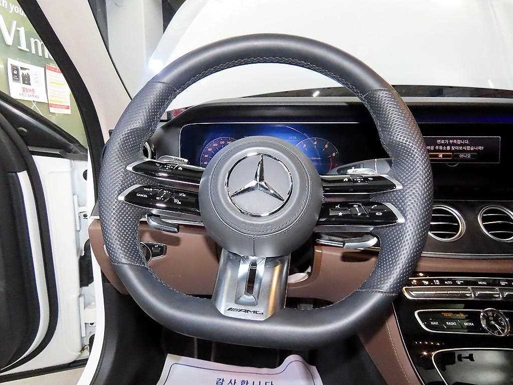 벤츠 E 클래스 E-클래스 W213 E300 아방가르드 이미지 8