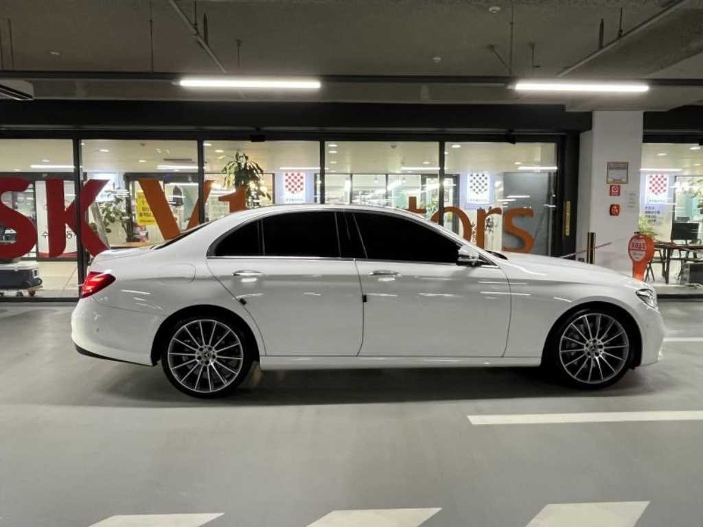 벤츠 E 클래스 E-클래스 W213 E300 4MATIC AMG LINE 이미지 3