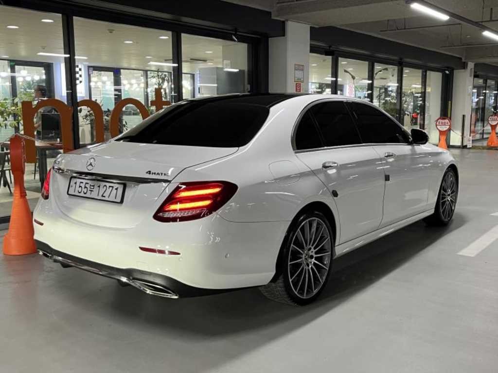 벤츠 E 클래스 E-클래스 W213 E300 4MATIC AMG LINE 이미지 4