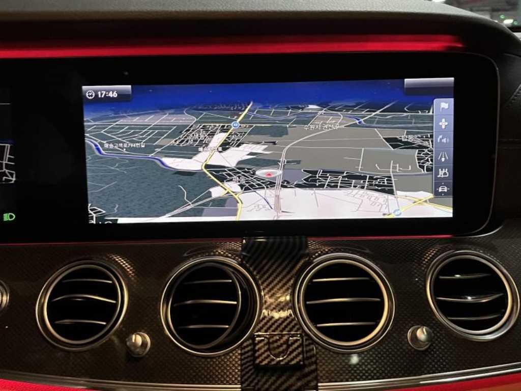 벤츠 E 클래스 E-클래스 W213 E300 4MATIC AMG LINE 이미지 7
