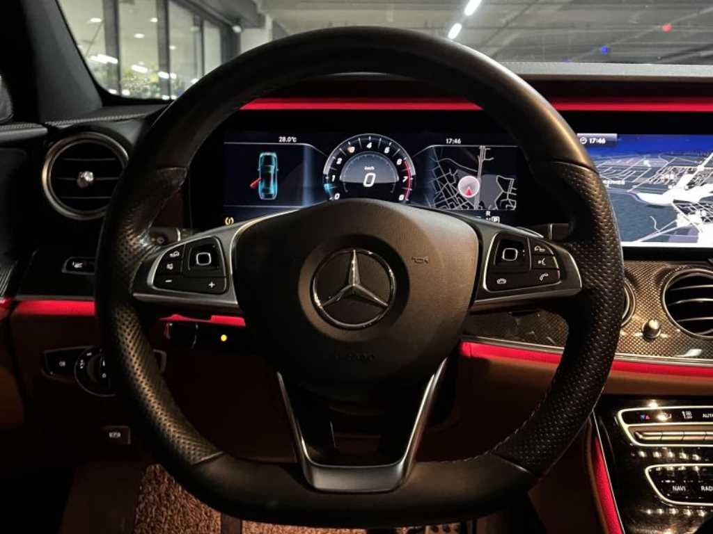 벤츠 E 클래스 E-클래스 W213 E300 4MATIC AMG LINE 이미지 9