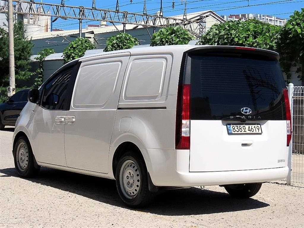 현대 스타리아 2WD 디젤 카고 스마트 3인승 이미지 3