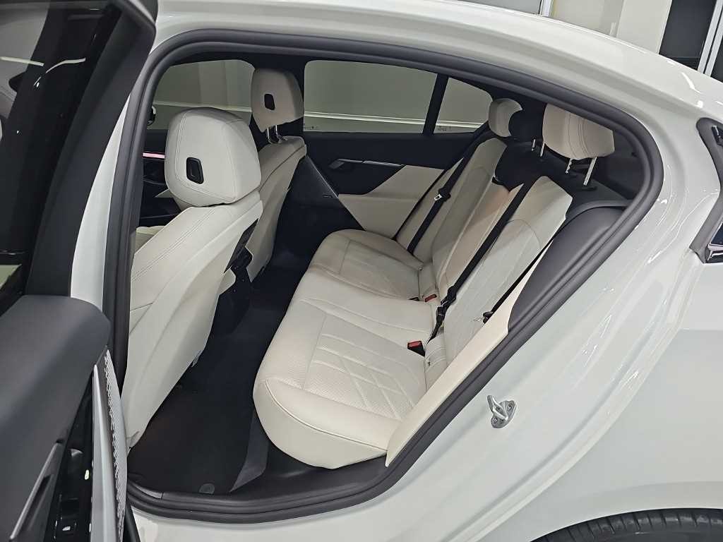 BMW 5시리즈 5시리즈 (G60) 520i M 스포츠 이미지 11