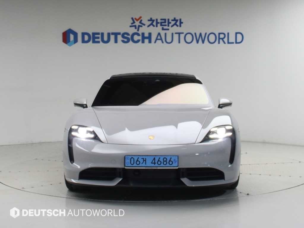 포르쉐 타이칸 터보 이미지 3