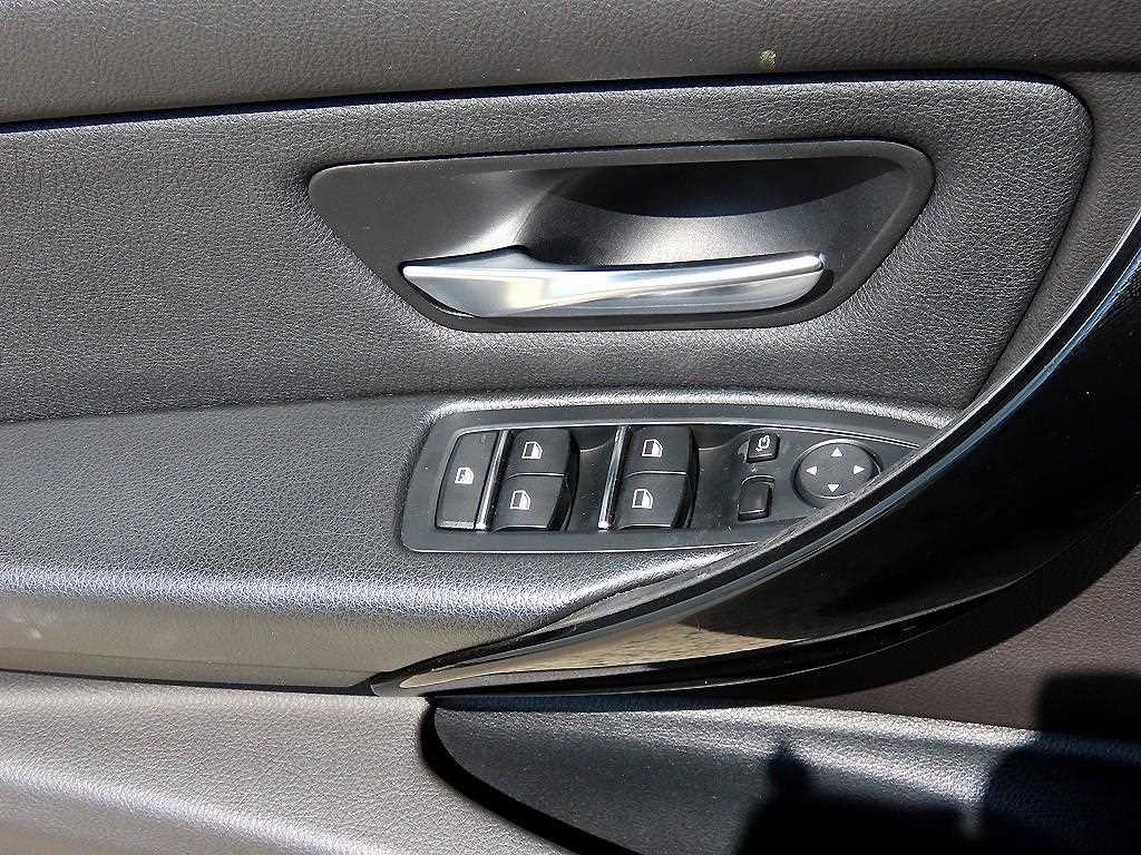 BMW 3시리즈 3시리즈 (F30) 320d 이미지 12
